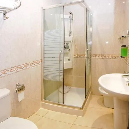 ゲストハウス Plaza トレド