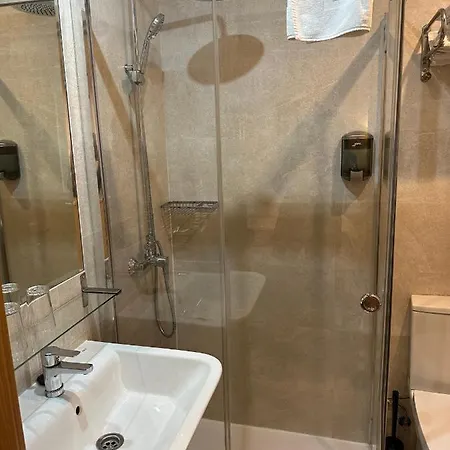 Plaza ゲストハウス 3*