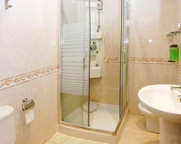 ゲストハウス Plaza トレド